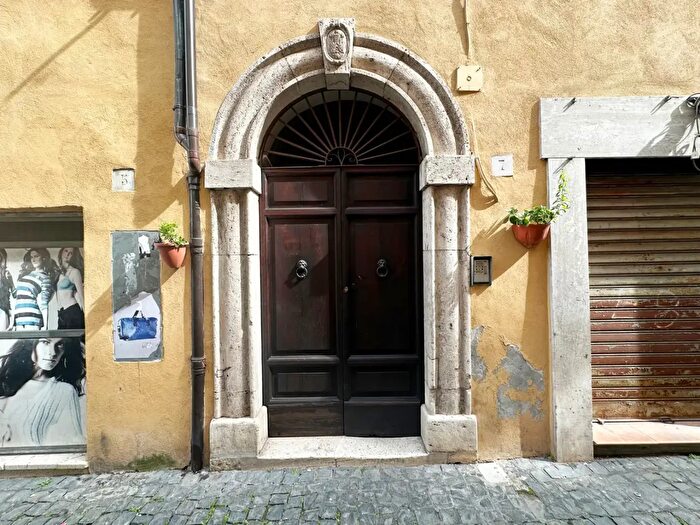 Appartamento trilocale in vendita in Via delle Palme, Civita Castellana