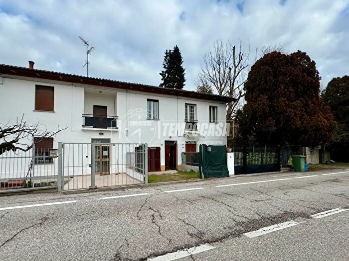 Appartamento quadrilocale in vendita in Via Valle, Galliera