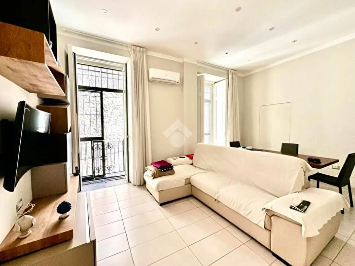 Appartamento quadrilocale in vendita in Vico del Vasto a Chiaia, Napoli