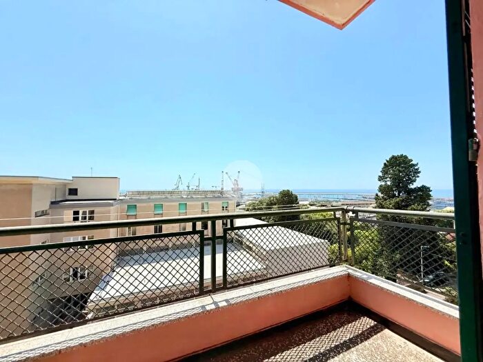 Appartamento con 5 locali in vendita in Via Briscata, Genova