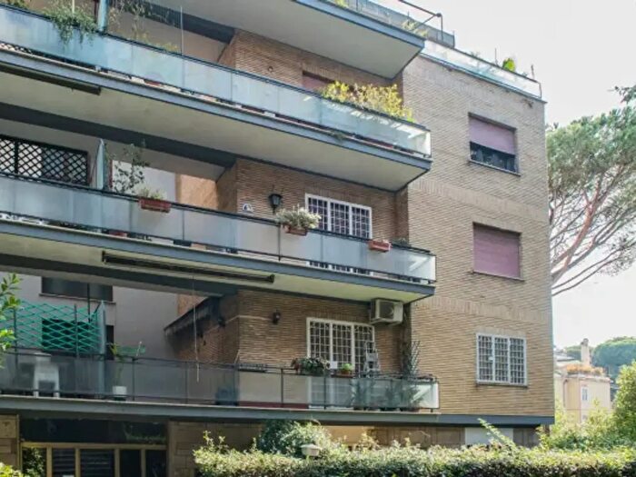 Appartamento con 5 locali in vendita in Via Casal Saraceno, Roma