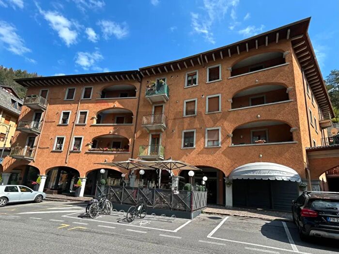 Appartamento trilocale in vendita in Piazza Brembana