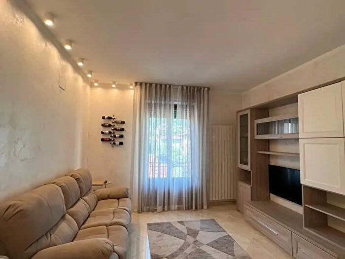 Appartamento con 5 locali in affitto in Pontremoli