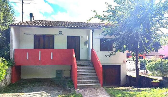 Casa con 6 locali in vendita in Montescano