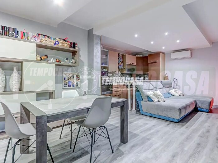 Casa trilocale in vendita in Porto Valtravaglia