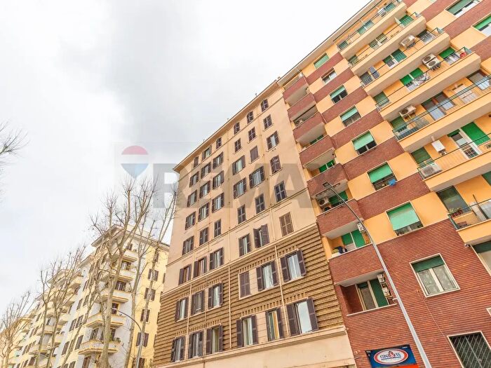 Appartamento trilocale in vendita in Roma