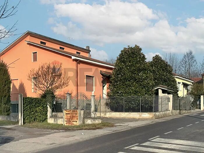 Casa con 6 locali in vendita in Correzzana