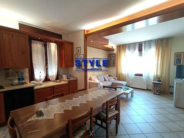 Casa con 8 locali in vendita in Campolongo Maggiore