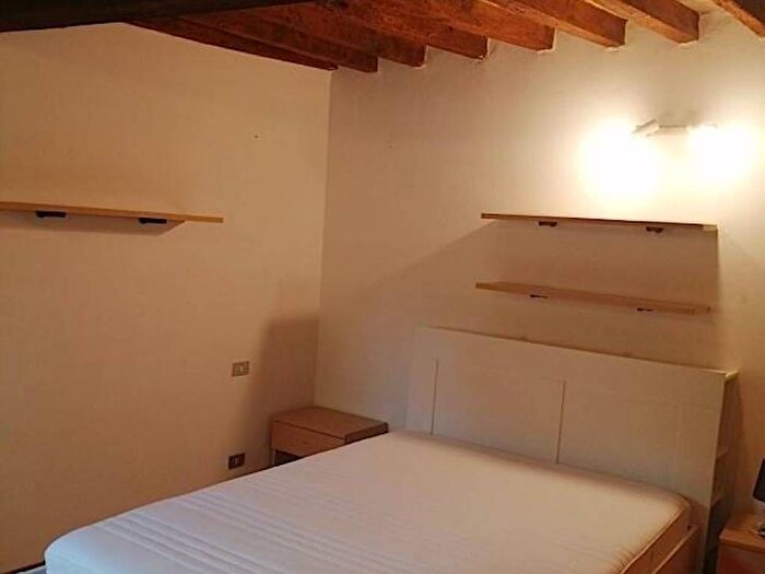 Appartamento trilocale in affitto in Via Saffi, Centro Storico, Parma