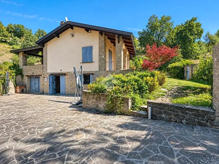 Casa con 5 locali in vendita in Via del Calvario, Casina
