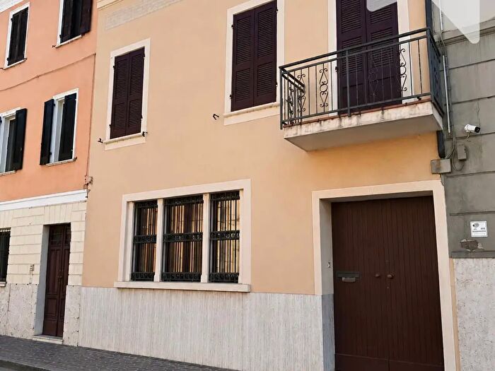 Casa con 5 locali in vendita in Mantova