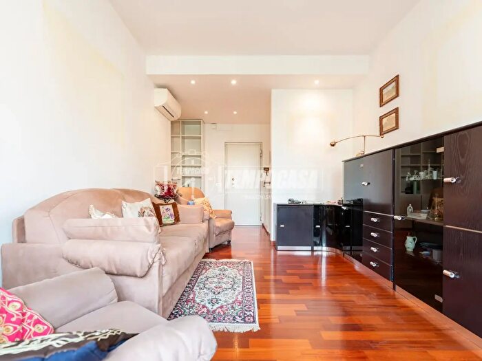 Appartamento bilocale in vendita in Via Lorenteggio, Milano