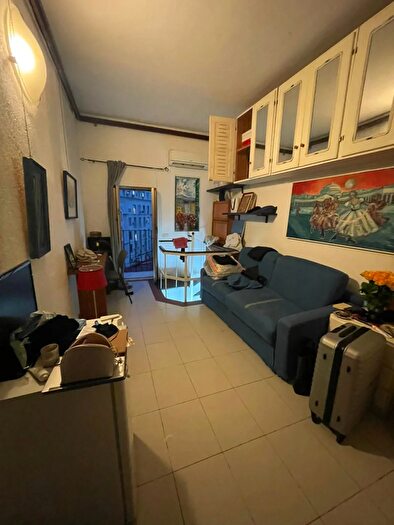 Appartamento monolocale in affitto in Piazza Amedeo, Napoli