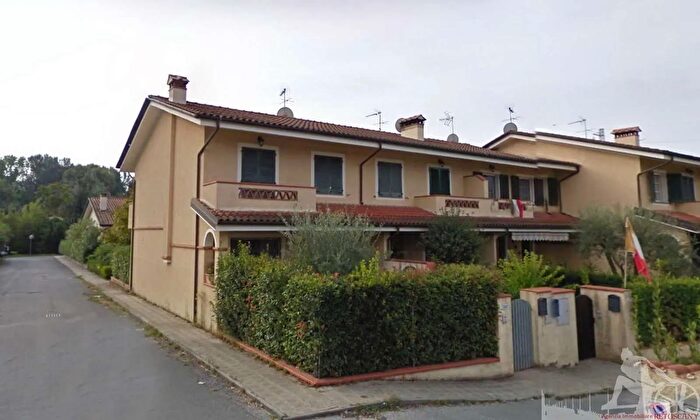 Casa con 7 locali in vendita in Forte Dei Marmi
