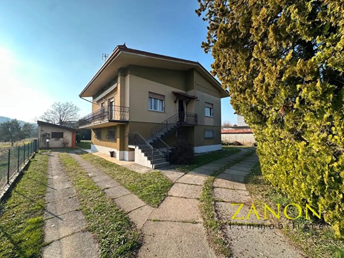Casa con 6 locali in vendita in Via Bellini, Cormons