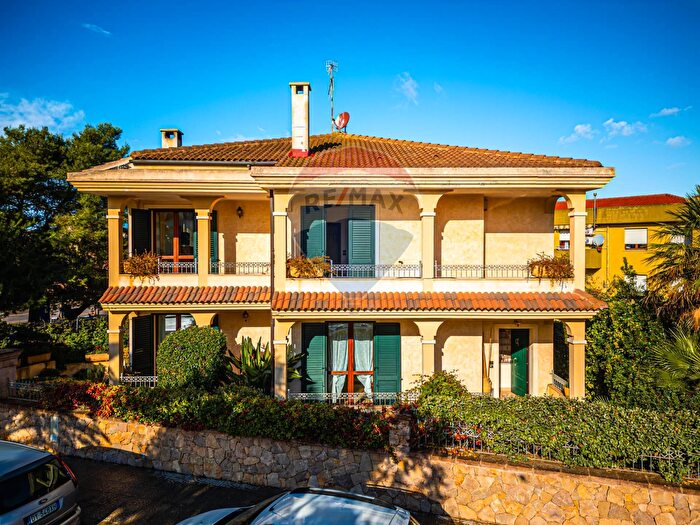 Casa con 10 locali in vendita in Viale della Resistenza, Alghero