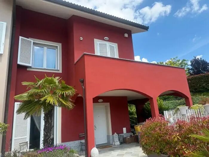 Casa con 6 locali in vendita in Via Niprati, Carcare