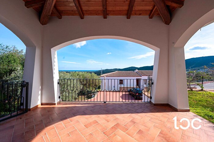 Appartamento trilocale in vendita in Budoni