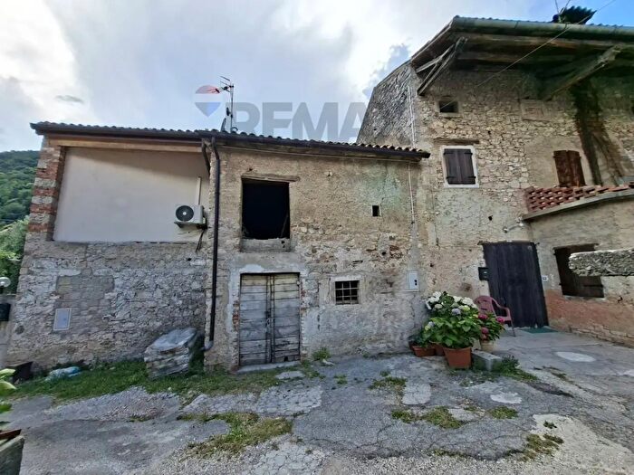 Casa bilocale in vendita in Cison Di Valmarino