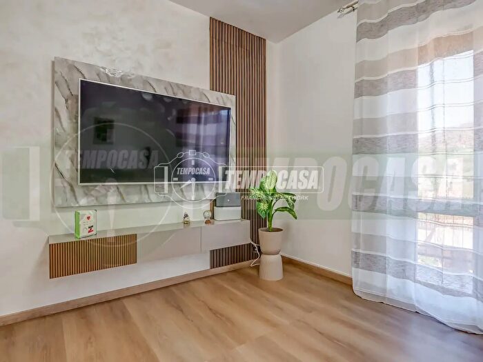 Appartamento trilocale in vendita in Cocquio Trevisago