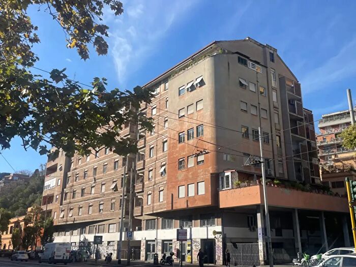 Appartamento trilocale in vendita in Viale di Trastevere, Roma