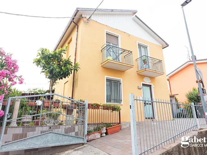 Casa con 5 locali in vendita in Via Rossini, Gabicce Mare