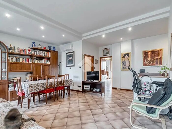 Appartamento quadrilocale in vendita in Via Emilia Levante, Bologna