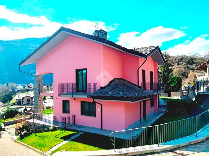 Appartamento trilocale in vendita in Frazione Rovine, Sarre