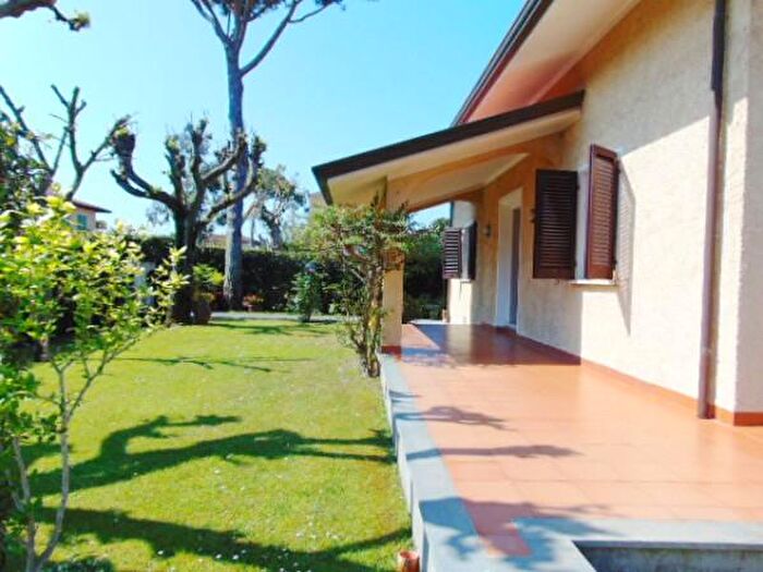 Casa con 5 locali in affitto in Via Duca Abruzzi, Forte Dei Marmi
