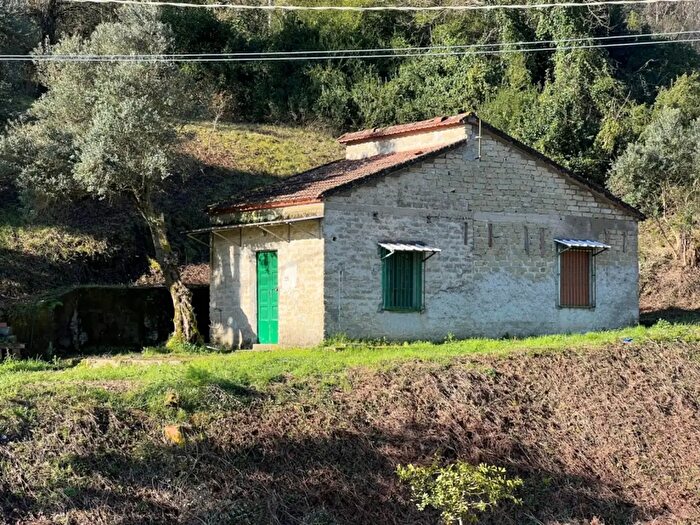 Casa bilocale in vendita in Ponte Rosso, Lustra