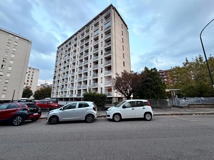 Appartamento trilocale in vendita in Via Giovanni Segantini, Torino