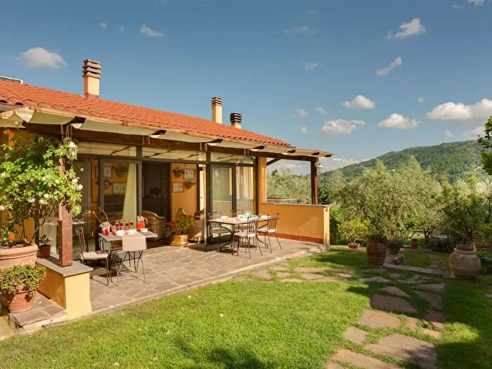 Casa con 14 locali in vendita in Bagno A Ripoli