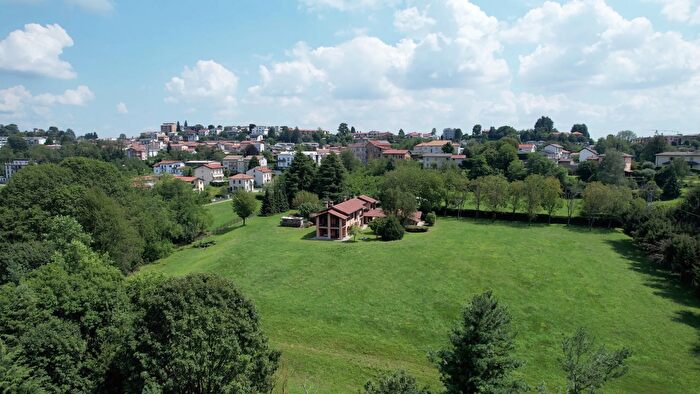 Casa con 15 locali in vendita in Via Bastia, Cantu