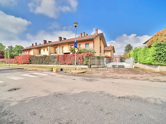 Appartamento quadrilocale in vendita in Via Resegone, Lomagna