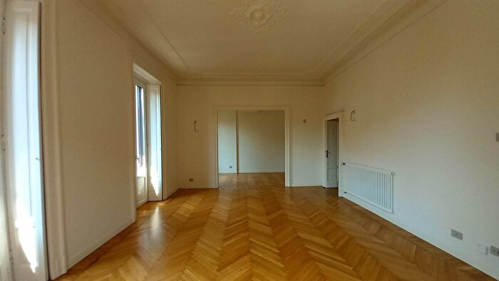 Appartamento quadrilocale in affitto in Via Gustavo Modena, Milano