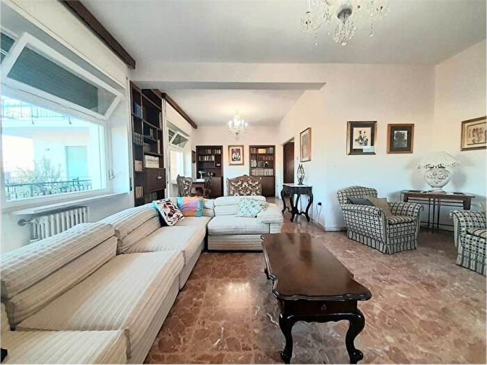 Appartamento con 6 locali in affitto in Via Montello, Stazione, Lecce