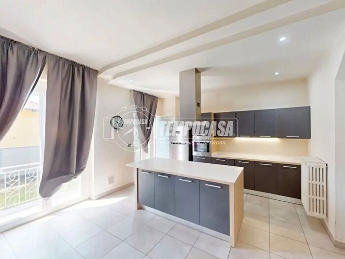 Casa con 5 locali in vendita in Narzole