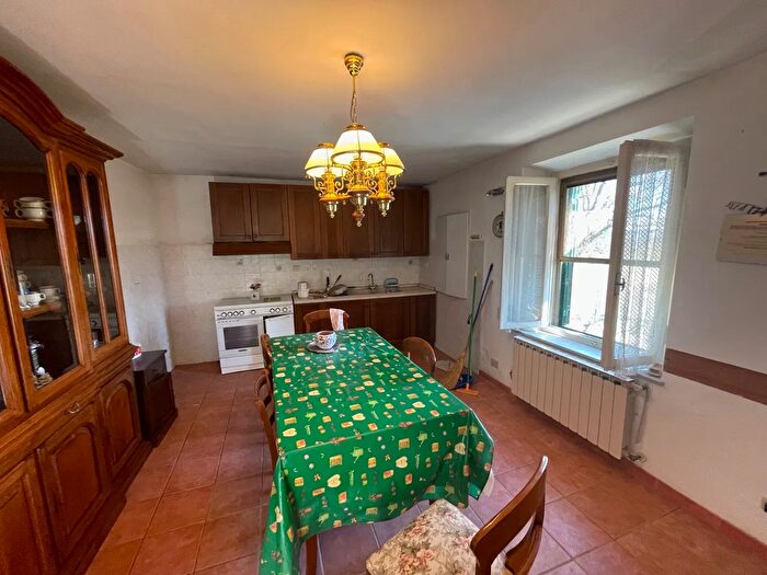 Appartamento con 5 locali in vendita in Località Palazzetto, Chiusdino