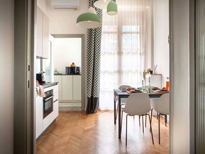 Appartamento bilocale in affitto in Via Camillo Hajech, Plebisciti Susa, Milano