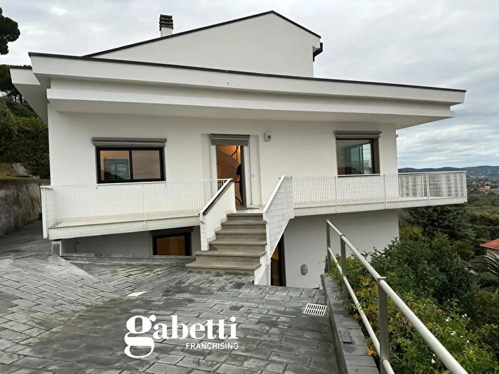Casa con 5 locali in vendita in Via Seren del Grappa, Borghetto Santo Spirito