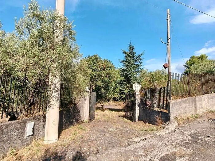 Casa quadrilocale in vendita in Contrada Scorsone, Belpasso