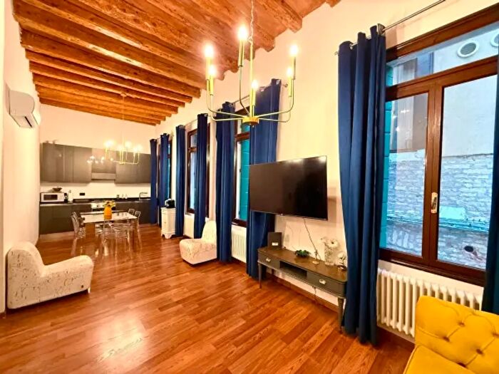 Appartamento trilocale in vendita in Santa Croce, Venezia