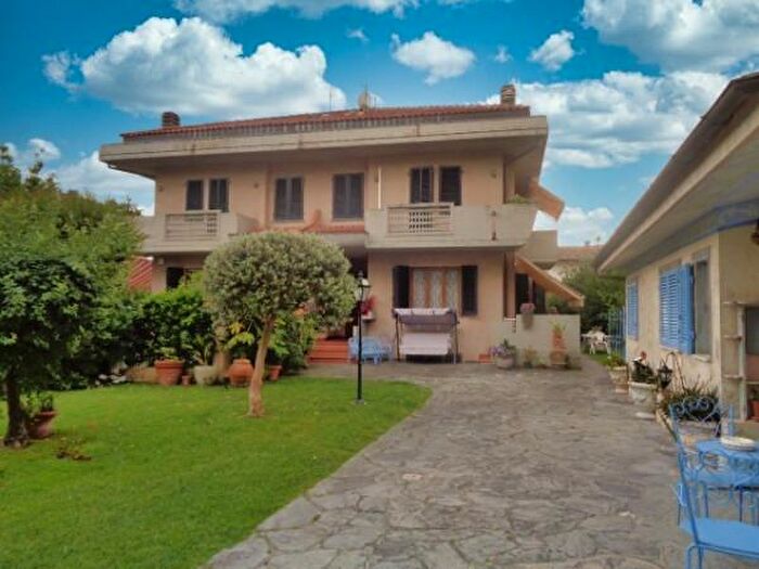 Casa con 6 locali in affitto in Forte Dei Marmi