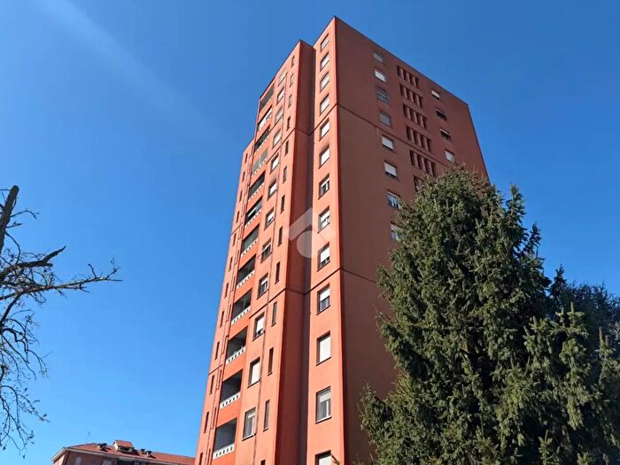 Appartamento trilocale in vendita in Via Betti Ugo, Milano