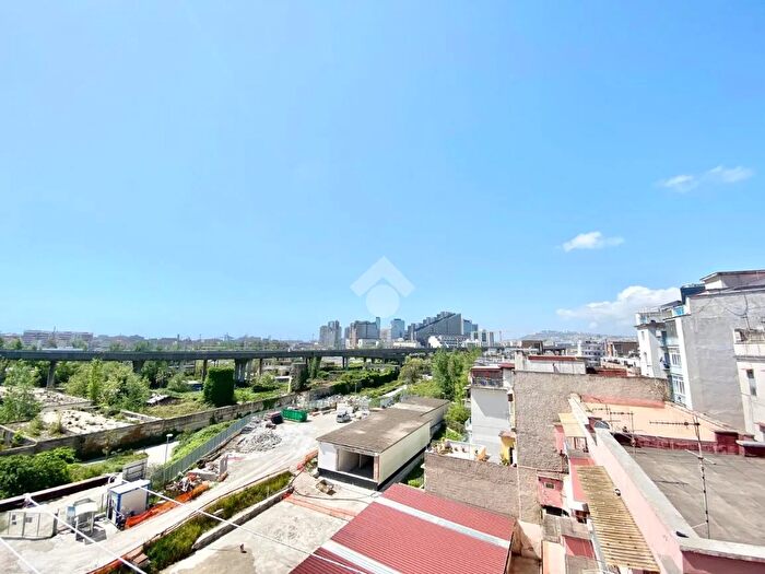 Appartamento con 5 locali in vendita in Via II Traversa Macello, Napoli