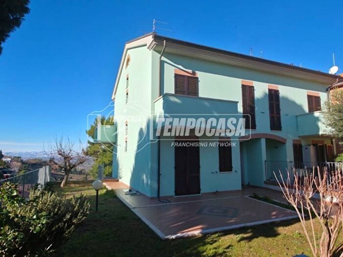 Casa con 6 locali in affitto in Centro, Potenza Picena