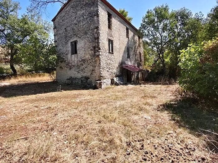 Casa con 10 locali in vendita in Via Boccatopa Snc, Amaseno