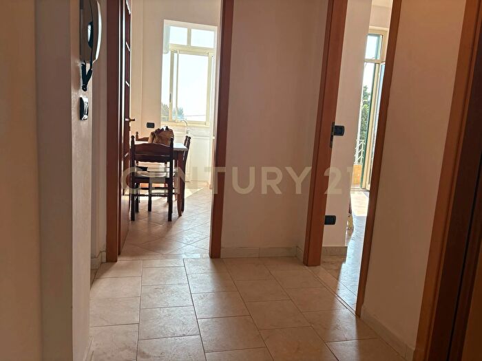 Appartamento trilocale in vendita in Via Pozzo Castanea, Messina