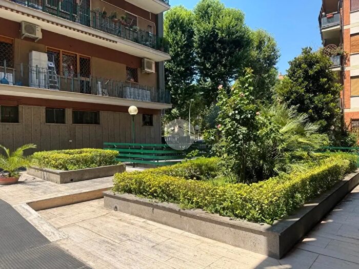 Appartamento quadrilocale in vendita in Via Nicola Festa, Roma