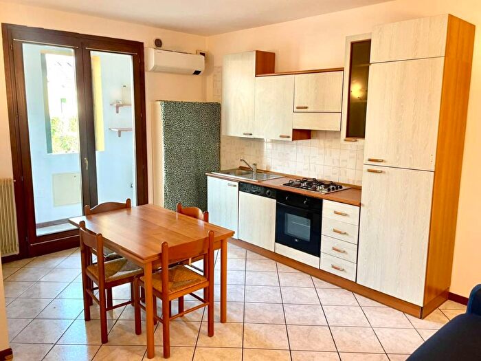 Appartamento trilocale in affitto in Via Ezio Franceschini, Meggiaro Basso, Este